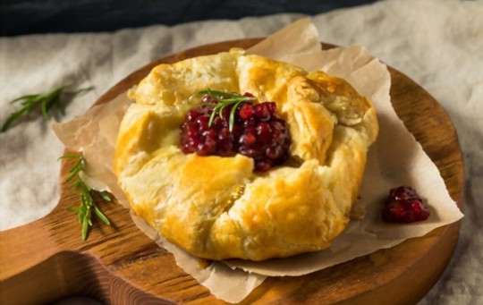 What to Serve with Baked Brie? Try These 14 Side Dishes