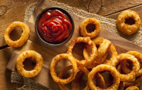 What to Serve with Onion Rings? 10 Side Dishes