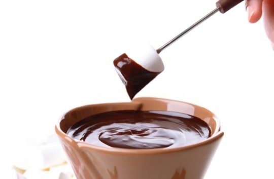 5 Best Paraffin Wax Substitutes in Chocolate