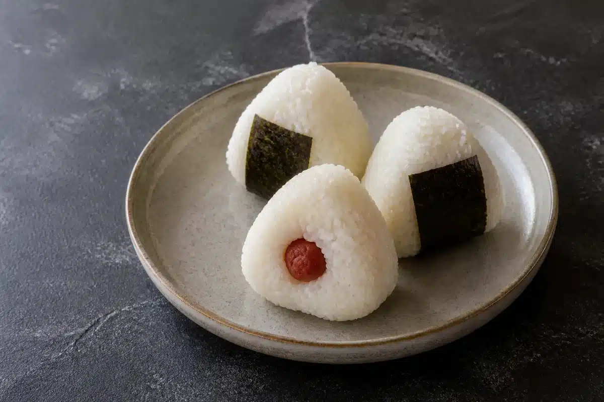 Japanese onigiri rice balls with nori and umeboshi | EpicureDelight